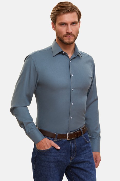 сорочка полуприталенного кроя фотография