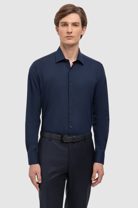 сорочка, устойчивая к сминанию фотография