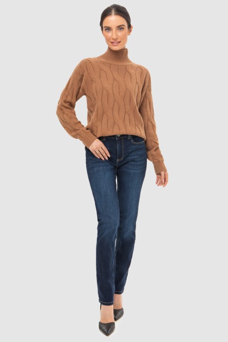 Товар коричневого цвета с внутренней стороны