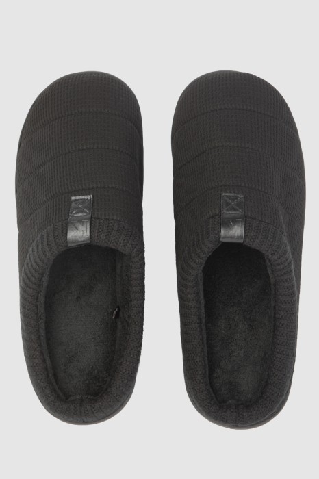 Товар черного цвета с внутренней стороны