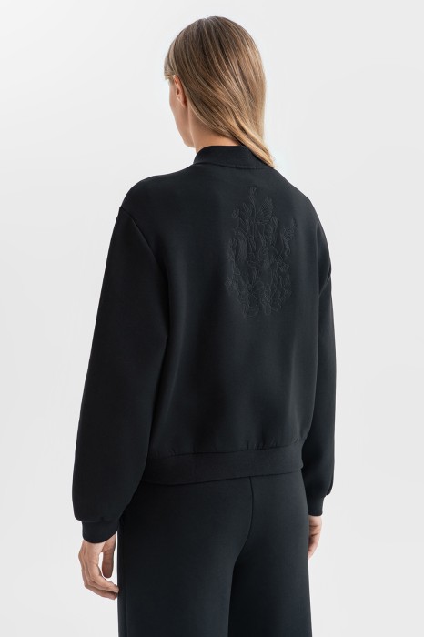 толстовка-бомбер из россии вид сбоку