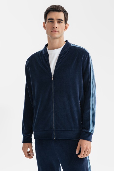 толстовка из хлопка с лампасами по цене 8990 руб вид справа