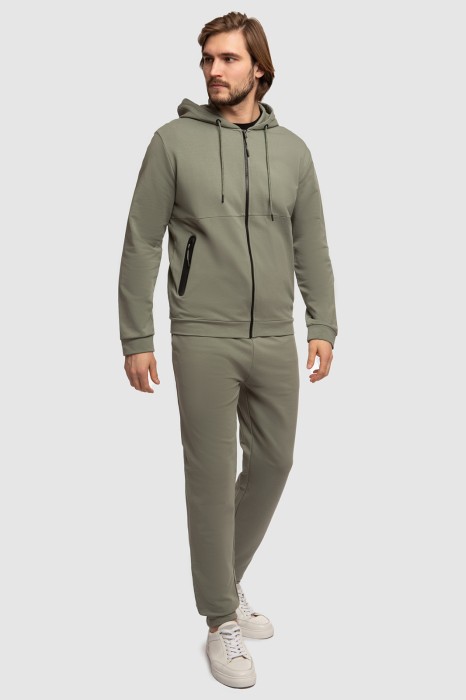 Товар хаки цвета с внутренней стороны