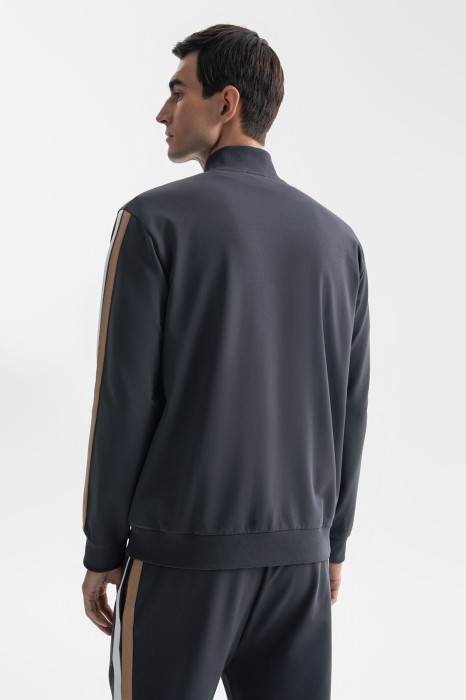 толстовка из хлопка по цене 8990 руб вид справа