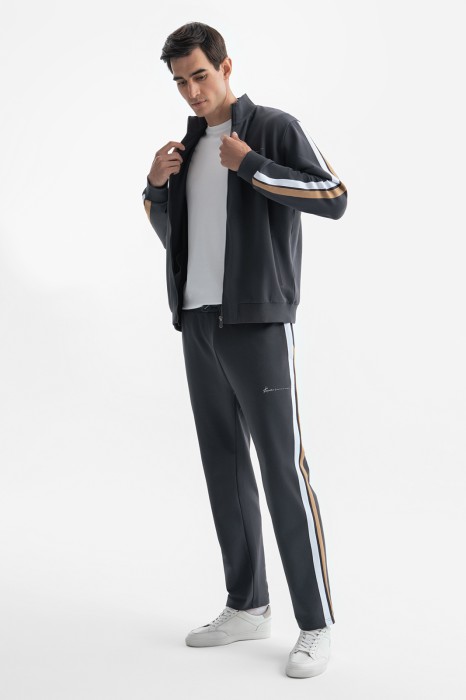 Товар серого цвета с внутренней стороны