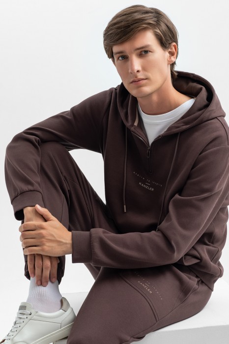 Товар коричневого цвета с внутренней стороны