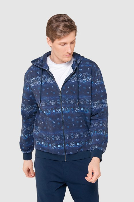 толстовка на молнии с капюшоном фотография