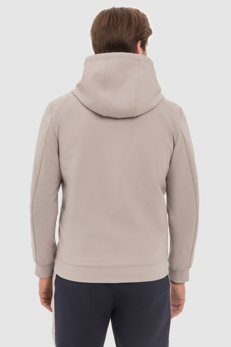 Товар бежевого цвета с внутренней стороны