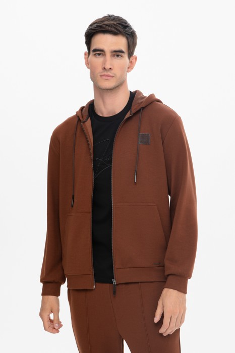 толстовка с капюшоном фотография