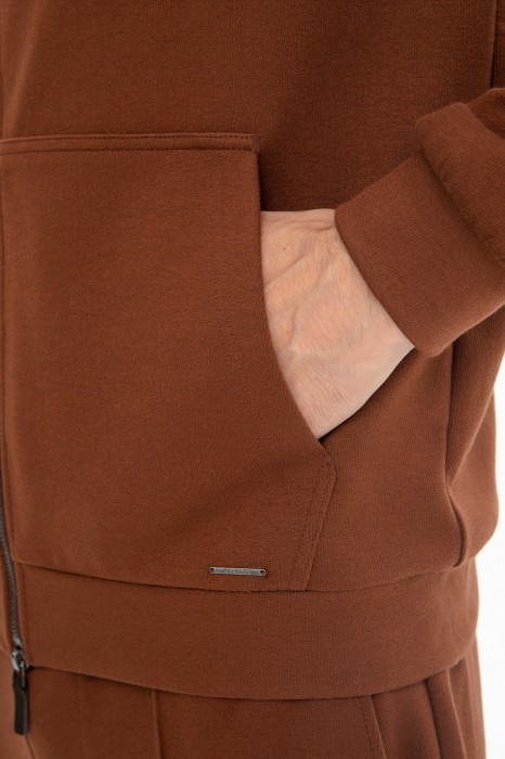 толстовка с капюшоном по цене 10990 руб вид справа