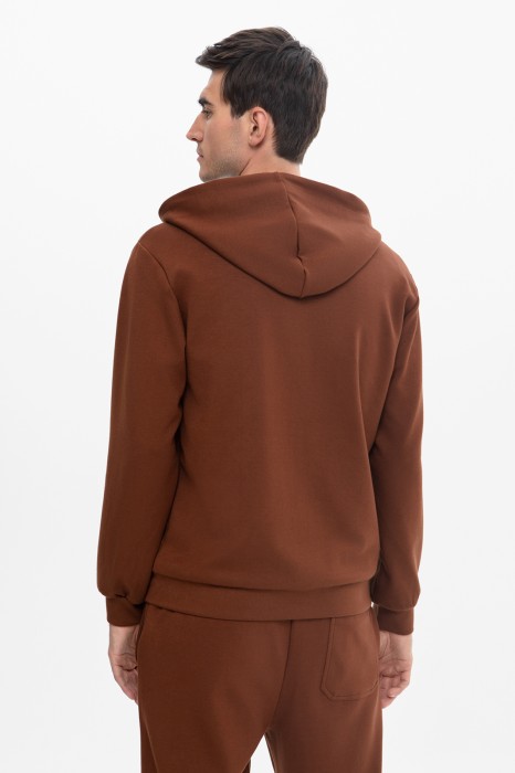 Товар коричневого цвета с внутренней стороны