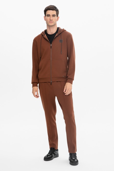 толстовка с капюшоном из проверенных материалов спереди