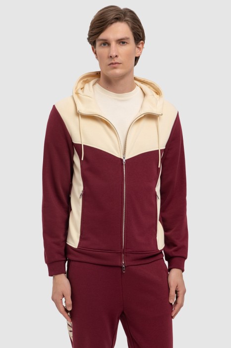 толстовка в стиле колор-блок фотография