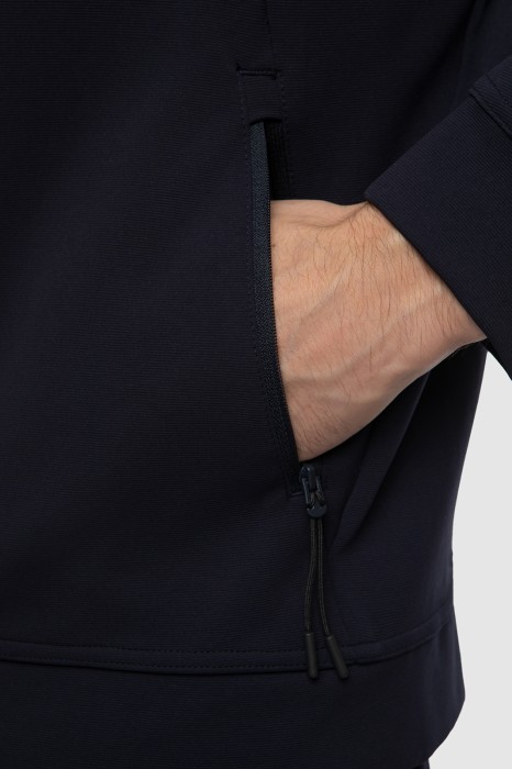 толстовка по цене 7990 руб вид справа