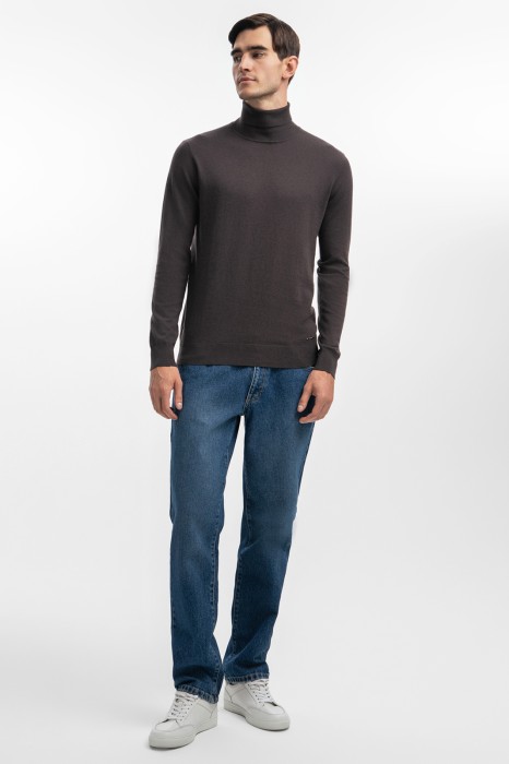 Товар коричневого цвета с внутренней стороны