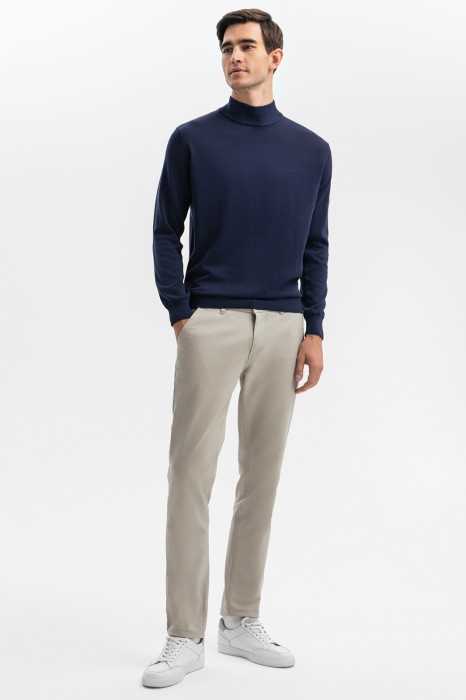 водолазка из хлопка, шелка и льна из россии вид сбоку