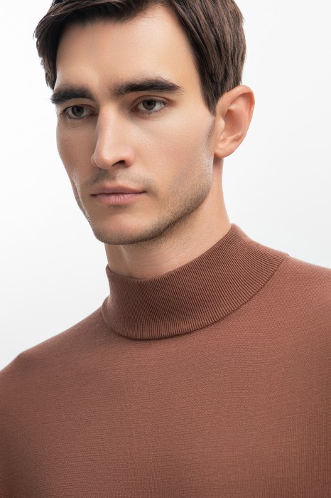 водолазка из хлопка, шелка и льна от бренда kanzler вид слева