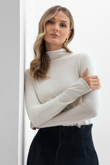 водолазка из шерсти и кашемира фотография