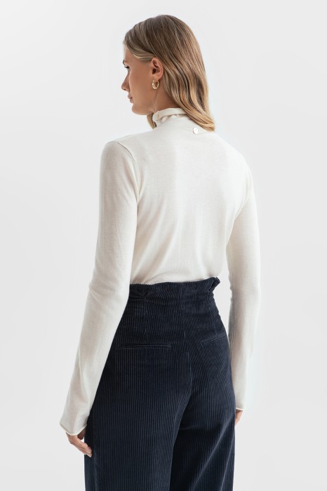 водолазка из шерсти и кашемира по цене 8990 руб вид справа