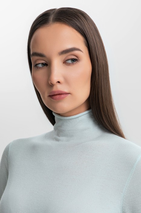 водолазка из шерсти и кашемира от бренда kanzler вид слева