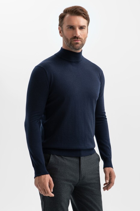 водолазка из шерсти по цене 7990 руб вид справа