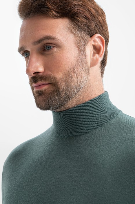 водолазка из шерсти от бренда kanzler вид слева