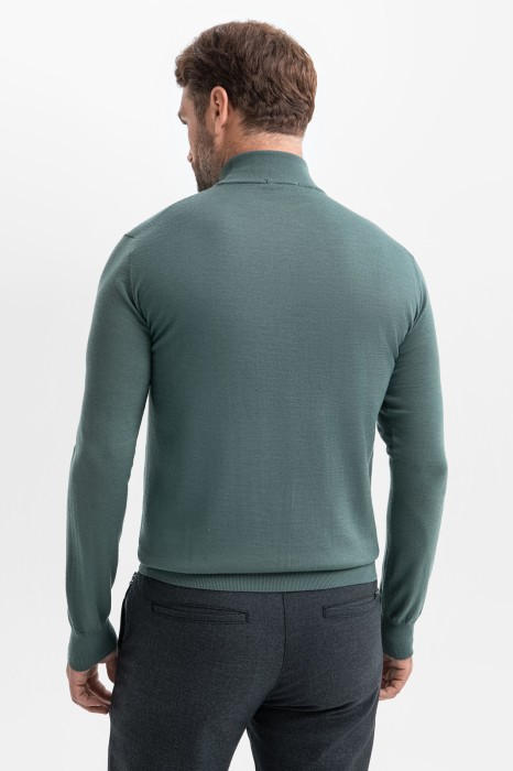 водолазка из шерсти по цене 7990 руб вид справа