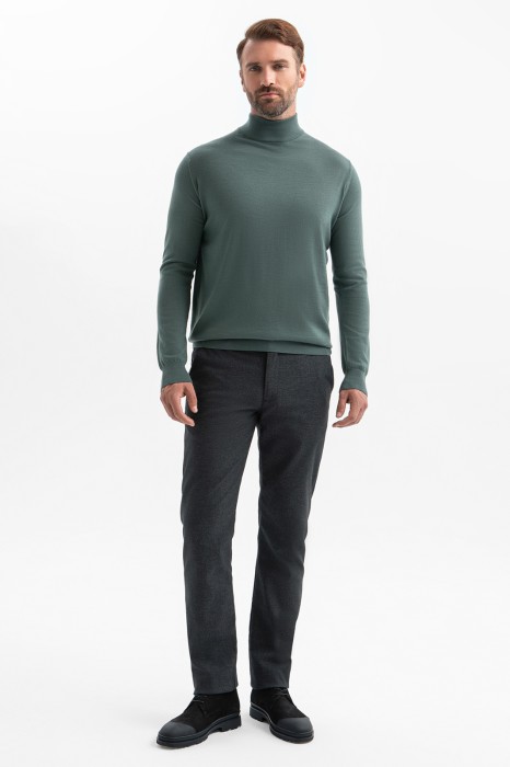 водолазка из шерсти из россии вид сбоку