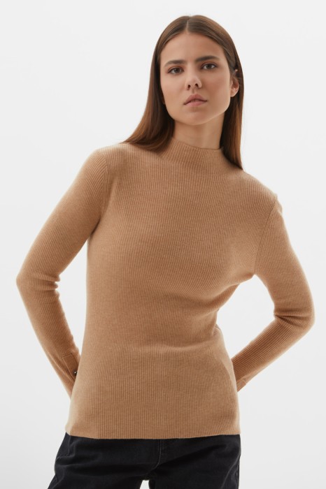 водолазка из шерсти по цене 3990 руб вид справа