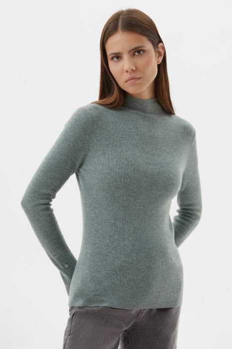 водолазка из шерсти по цене 3990 руб вид справа