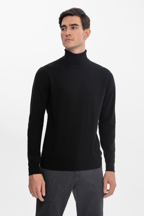 Товар черного цвета с внутренней стороны