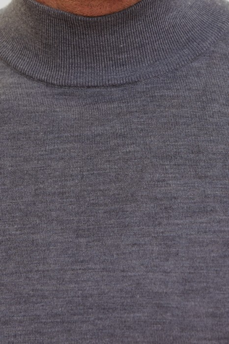 водолазка из шерсти от бренда kanzler вид слева