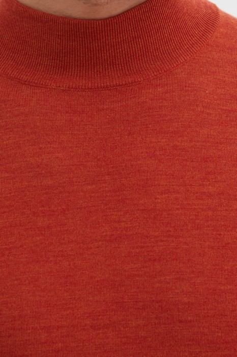 водолазка из шерсти от бренда kanzler вид слева