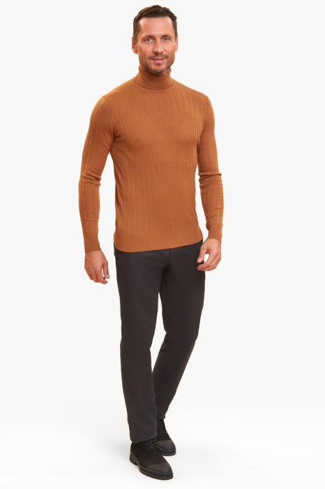 водолазка limited edition из шерсти и шелка по цене 8990 руб вид справа