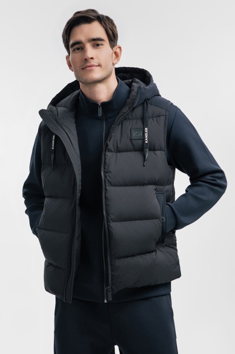 жилет стеганый пуховой с водоотталкивающей обработкой фотография