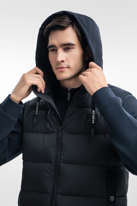 Товар черного цвета с внутренней стороны