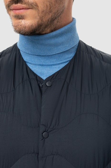 жилет утепленный стеганый демисезонный с водоотталкивающей обработкой от бренда kanzler вид слева