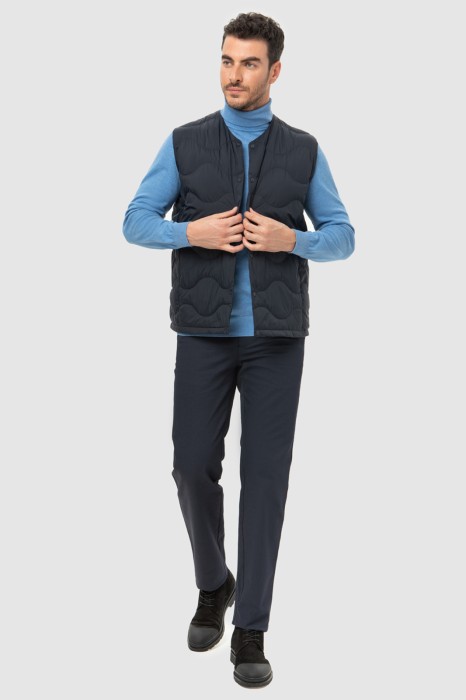 жилет утепленный стеганый демисезонный с водоотталкивающей обработкой универсального стиля с лицевой стороны