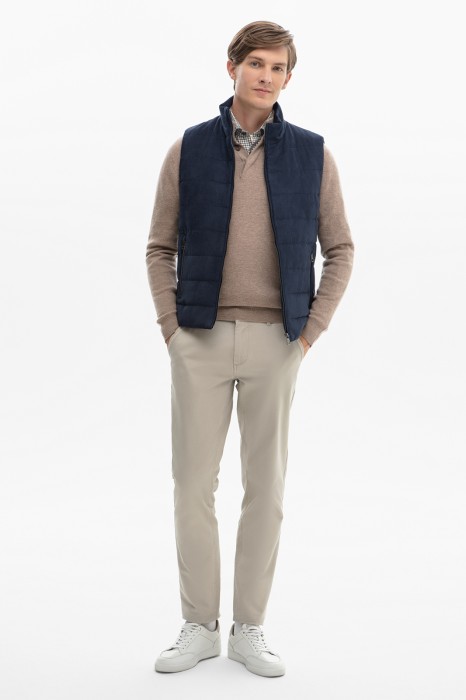 жилет утепленный стеганый демисезонный из проверенных материалов спереди