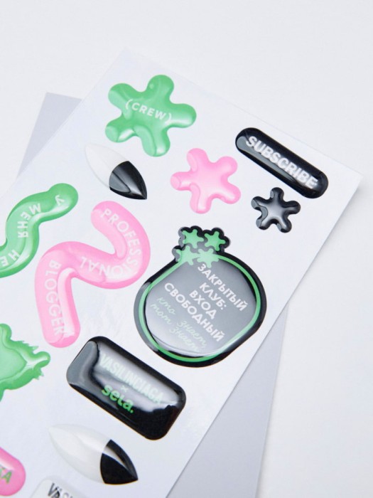 3d наклейки на телефон из коллекции  х vasilinciaga от бренда sela вид слева