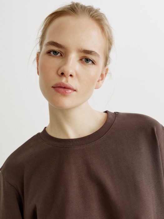 базовая футболка альба оверсайз из россии вид сбоку