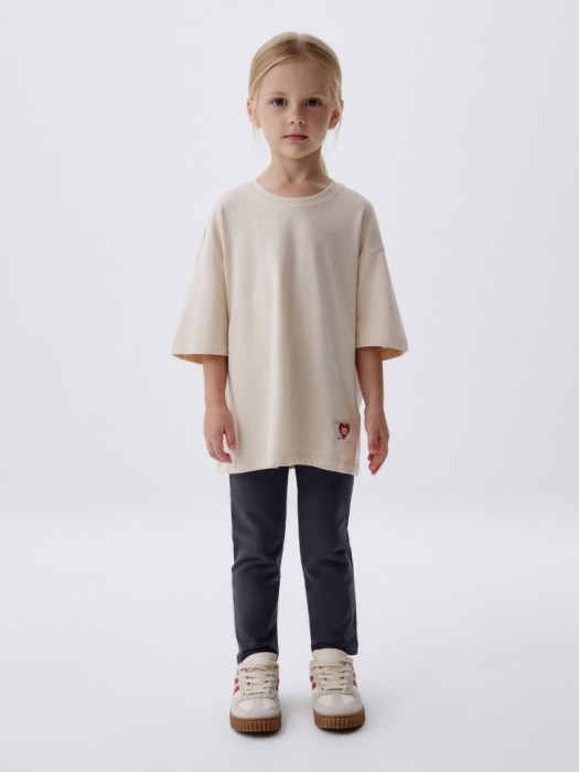 базовая футболка детская от бренда sela вид слева