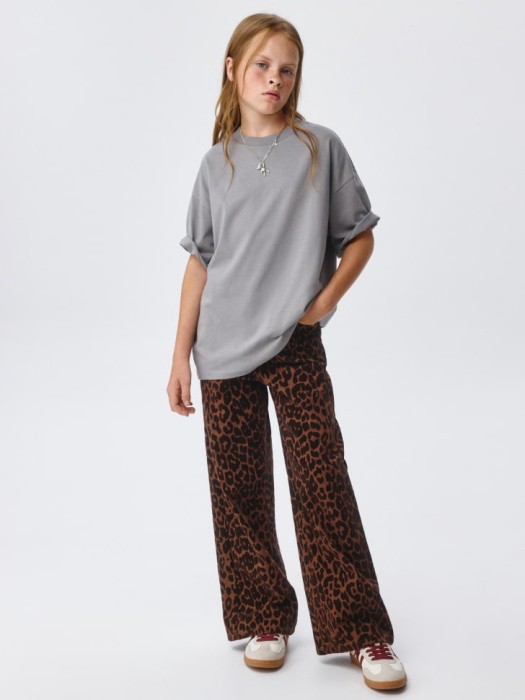 базовая футболка детская от бренда sela вид слева