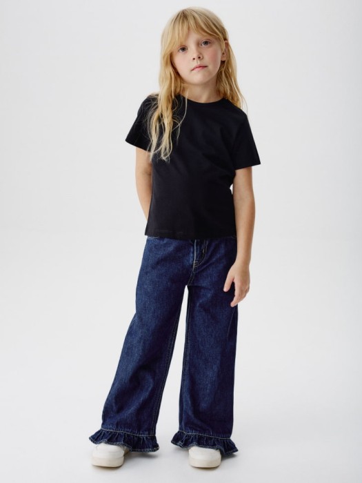 базовая футболка детская от бренда sela вид слева