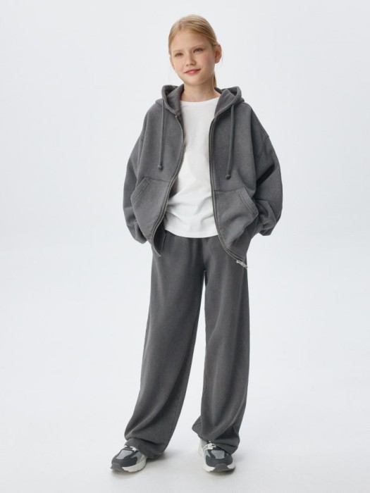 базовая футболка детская от бренда sela вид слева