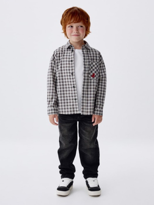 базовая футболка детская от бренда sela вид слева