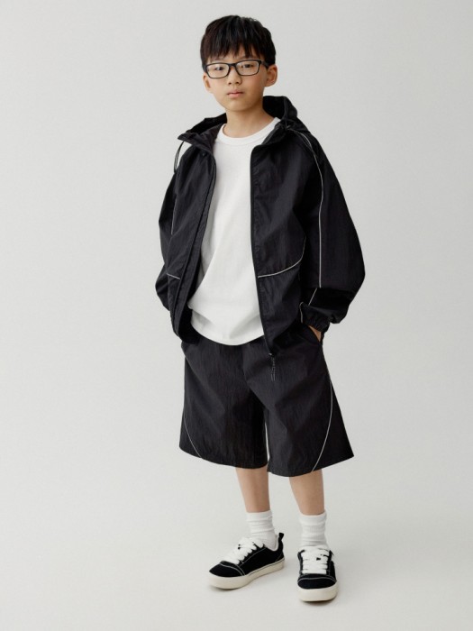 базовая футболка детская от бренда sela вид слева