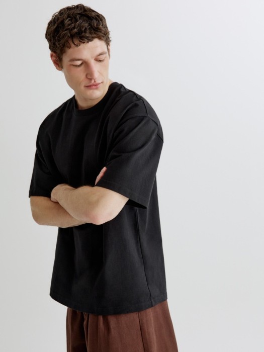 базовая футболка макс оверсайз из россии вид сбоку