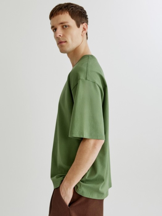 базовая футболка макс оверсайз из россии вид сбоку