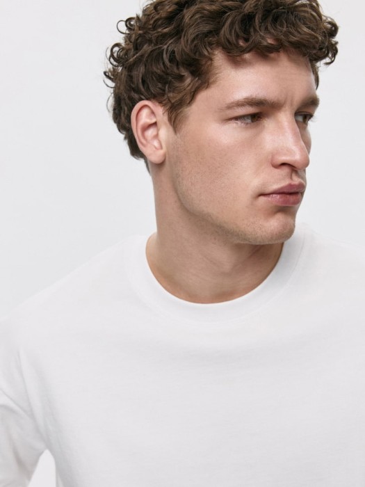 базовая футболка max oversize fit по цене 1899 руб вид справа